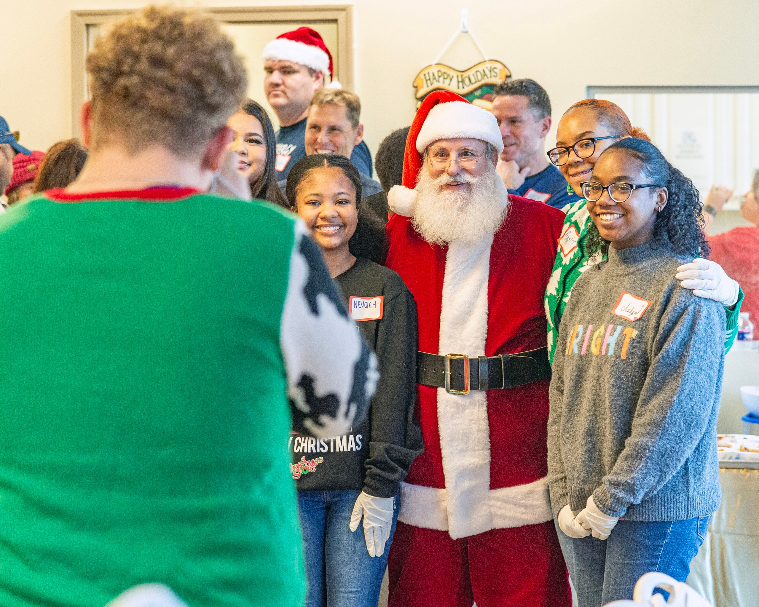 Christmas comes to Chateau du Lac with Elvis in the building spreading festive cheer – American Press