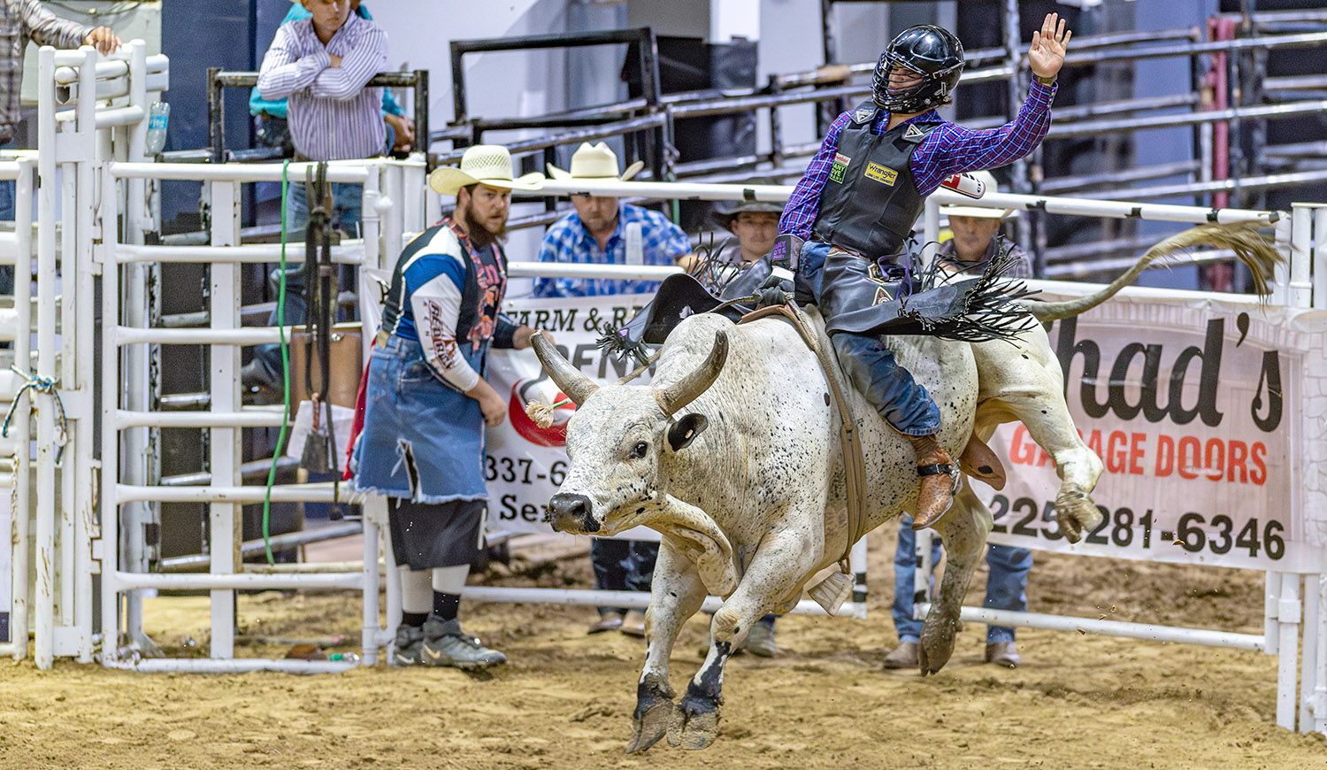 Long road to national title, Ty LaVergne tames bulls at NHSFR